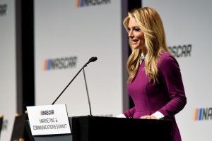 ¿Se convirtió en una vez que Danielle Trotta salió del Día de los Medios de Playoffs por alterar a Denny Hamlin? El reportero de NASCAR establece el archivo directamente