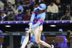 Deadspin | Kyle Freeland cierra Padres en el primer juego desde la expulsión