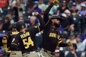 Deadspin | Padres emerge de los golpes de éxito con la victoria sobre las rocas