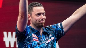 Dardos checos iniciando: Luke Humphries defiende el título en Praga como Luke Littler golpeado por Gian Van Veen