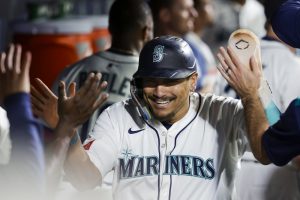 Deadspin | El estallido de cuatro pernos levanta a los marineros sobre los cardenales