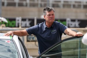 Michael Waltrip deja una reacción de 4 notas a su horrible fractura en Bristol desde hace 35 años