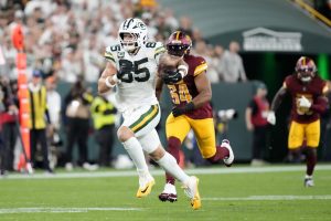 Deadspin | Larga primera mitad de la victoria de Drives Spark Packers sobre los comandantes
