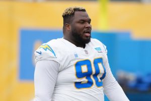 Deadspin | Archivo: NFL Fines Chargers DT Teair Tart para Slap