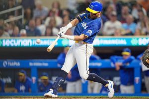 Deadspin | Kody Clemens se profundiza tres veces cuando los gemelos derrotan a Diamondbacks