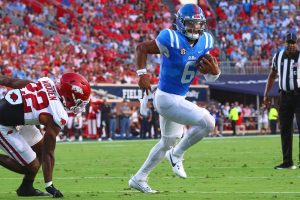 Deadspin | Trinidad Chambliss aumenta inmensa para el número 17 Ole Omit para vencer a Arkansas
