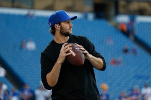 “Los árbitros aman el deshonesto para Josh Allen”: los fanáticos de la NFL reaccionan a medida que la controversia estalla sobre el nombre de balón suelto antes del medio tiempo durante los pagos-dolphins tnf