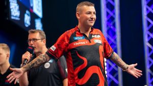 Trofeo de dardos húngaros: Nathan Aspinall Devices Up Massive Luke Humphries Choque en la segunda ronda en Budapest