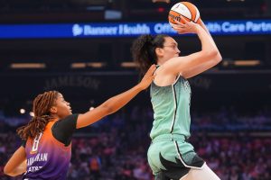 “Stewie solía ser el mejor que se esforzaba” – Los seguidores de la WNBA reaccionan como Detroned Champs NY Liberty Atomize en Spherical 1 después de bruto 34% tomando fotos en el Juego 3