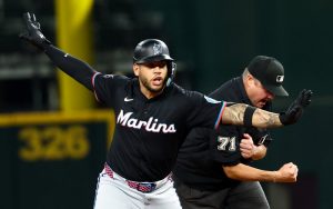 Deadspin | Marlins de Levanting Sparks de la 12ª entrada, daños por las esperanzas de playoffs de los Rangers