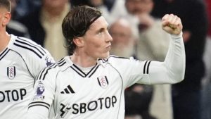 Fulham 3-1 Brentford: Harry Wilson vuelve a estrellas cuando Cottagers califica el tercer derby del oeste de West London