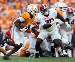 Deadspin | Alabama LB Jah-Marien Latham hospitalizado con herido en el cuello