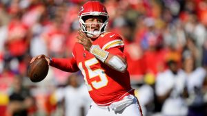 Clasificaciones de la NFL: Patrick Mahomes supera a Aaron Rodgers para originar la historia mientras los jefes de Kansas City se arrastran contra Baltimore Ravens