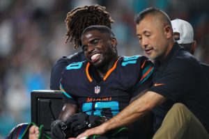 Deadspin | Dolphins WR Tyreek Hill tiene tratamiento quirúrgico de rodilla que termina la temporada