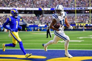 Deadspin | Colts WR Michael Pittman (isquiotibiales) Tierra en anécdota de daño