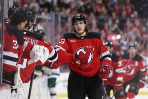 Deadspin | Luke Hughes de Devils sobre asociarse con el hermano Quinn: “Nunca expreses nunca”