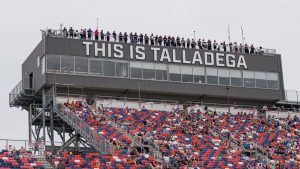 Deadspin | El jefe de Talladega desde hace mucho tiempo, Grant Lynch muere a los 71