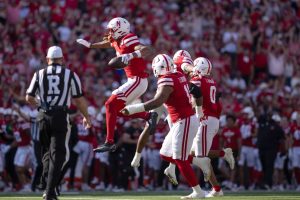 Deadspin | Emmett Johnson poderes Nebraska más allá de Michigan a continuación