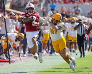 Deadspin | No. 5 Oklahoma Blanks Kent Tell sin QB John Mateer