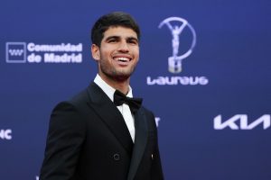 Carlos Alcaraz corta la resolución elegante, ya que está encantada con la mitad de la tradición de la ceremonia nupcial para un amigo incluso en medio de la ausencia del tenis
