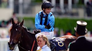 Premio de Abbey: Asfoora supera el temor de pasaporte para salvar en ParislongChamp para Australia