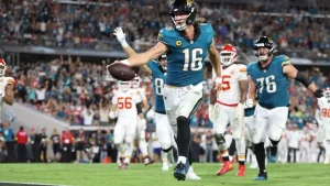 La increíble y espectacular jugada de Trevor Lawrence para definir el triunfo de los Jaguars sobre los Chiefs en Monday Evening Football | Sporting News Spain