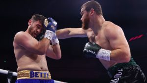 Arslanbek Makhmudov vence a Dave Allen por decisión unánime en Sheffield
