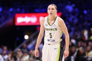 “Eso es grandioso” – Paige Bueckers elogia el conmovedor gesto de los Jaguars al nombrar capitán al hijo de Josh Hines-Allen después de sobrevivir a la leucemia