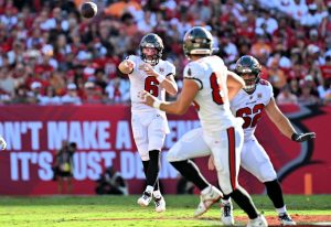 Giro muerto | Baker Mayfield capitanea a los Buccaneers para superar a los 49ers heridos