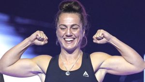 Se pospone la histórica pelea por el campeonato mundial indiscutido de Ellie Scotney con Mayelli Flores