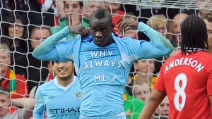 Mario Balotelli se sincera sobre su famosa celebración “¿Por qué siempre yo?” en el Manchester Metropolis | Sporting News Spain