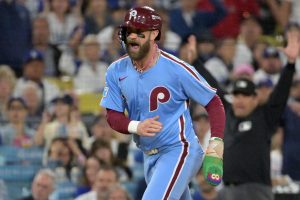 “El factor más salvaje de decir” “Ya no está podrido” – Los fanáticos se atomizan mientras el presidente de los Filis eclipsa a Bryce Harper en la comparación de estrellas de $ 162 millones de los Dodgers
