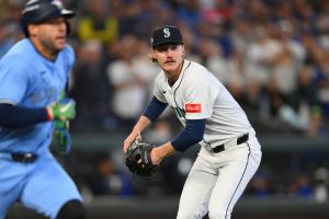 “Confiar de manera demasiado digna en Jesús”; “La piel de gallina”: los fanáticos reaccionan cuando Bryce Miller escribe un versículo de la Biblia en la gorra en la victoria del Juego 5 de la ALCS de los Marineros sobre los Azulejos.
