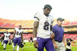 Giro muerto | El QB de los Ravens, Lamar Jackson, echa una mano en la práctica, ubicación de la Semana 8 por determinar