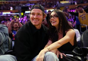 MIRA: Justin Herbert y Madison Beer llaman la atención en la Serie Mundial Dodgers-Blue Jays divirtiéndose con una cita romántica en la suite