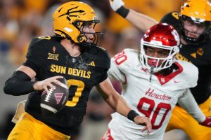 Giro muerto | Arizona Hiss QB Sam Leavitt (pie) fuera contra Iowa Hiss