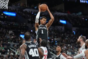 Giro muerto | Las jóvenes estrellas de los Spurs espacio para tema de calor de alto octanaje