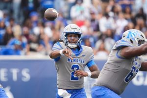 Giro muerto | El No. 25 Memphis se dirige a Rice en el asiento del conductor del CFP después de la sorpresa de la USF