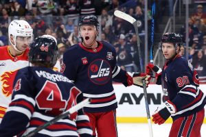 Giro muerto | Ahora con los Jets locales, Jonathan Toews se enfrenta a Chicago por primera vez