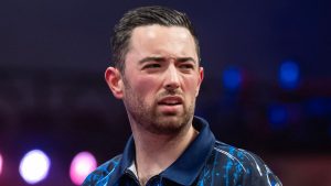 Chris Dobey gana el penúltimo partido del campeonato de jugadores de Avid mientras la clasificación de Luke Humphries para la final espera hasta el último día