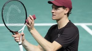 Jannik Sinner comienza a descubrirse para recuperar el mundo necesario en el Masters de París con una bolsa mientras Cameron Norrie descubre su oponente en los octavos de final