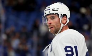John Tavares triste por el gol número 5 centésimo de la NHL ya no tuvo ningún impacto en la derrota de Maple Leafs contra Blue Jackets