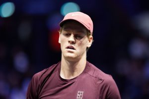 MIRAR: Jannik Sinner arremete contra su equipo por “joder sentado” en un arrebato de enojo poco común durante los cuartos de final del Masters de París contra Ben Shelton