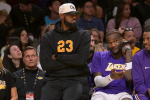 Giro muerto | LeBron James celebra la temporada pasada con un libro electrónico para niños de Halloween