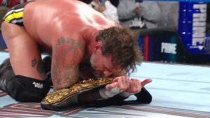 [ÚLTIMA HORA] CM Punk termina su historia: se convierte en Campeón Mundial de Peso Completo WWE
