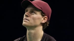 Masters de París: Jannik Sinner golea a Alexander Zverev y pone en peligro el choque final con Felix Auger-Aliassime