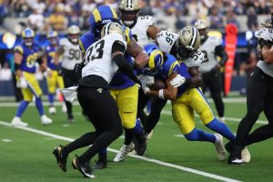 Giro muerto | Rams WR Puka Nacua (costillas) sale contra Saints pero no está gravemente herido