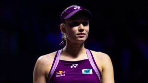 Finales WTA: Elena Rybakina sorprende a Iga Swiatek para mantener las semifinales mientras Cameron Norrie avanza en ATP Moselle Start
