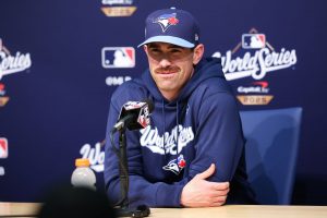 “Podríamos adquirir sin problemas entre 20 y 23 millones de dólares”; “No pregunté eso”: los fanáticos estallan cuando Shane Bieber deja caer una decisión explosiva de $ 16,000,000 para concluir con los Blue Jays