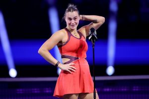 “Me estoy dañando” – Aryna Sabalenka rompe a llorar en escenas emotivas después de la aplastante derrota ante Elena Rybakina en las Finales de la WTA